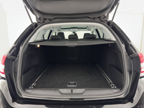 Peugeot 308 SW 1.5 BlueHDi Blue Lease Premium (INCL.BTW) *PANO | LEATHER-MICROFIBRE | FULL-LED | DENON-AUDIO | BLIND-SPOT | SPORT-SEATS | NAVI-FULLMAP | KEYLESS | DAB | LANE-ASSIST | CAMERA | ECC | CARPLAY | PDC | 17''ALU*