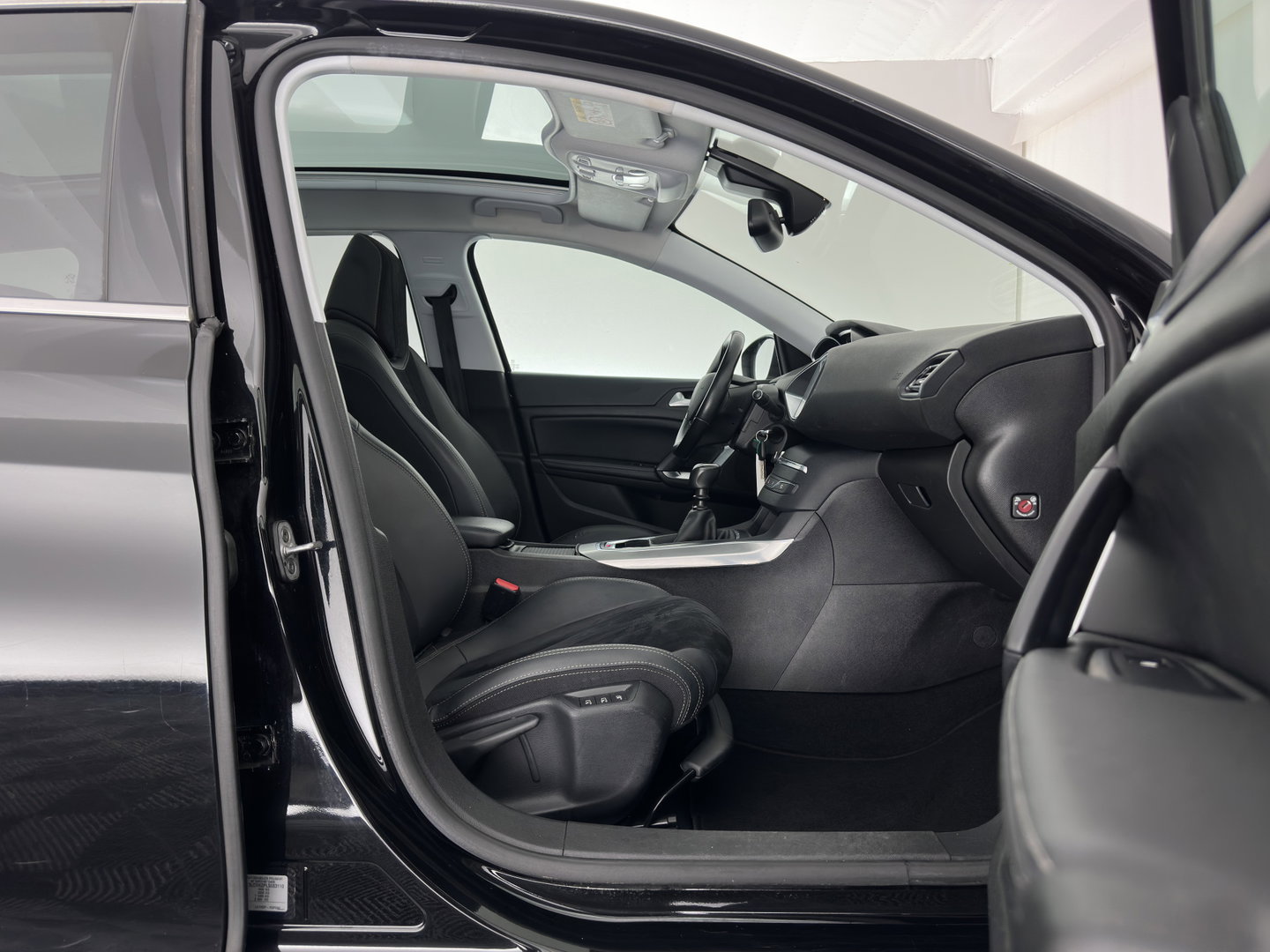 Peugeot 308 SW 1.5 BlueHDi Blue Lease Premium (INCL.BTW) *PANO | LEATHER-MICROFIBRE | FULL-LED | DENON-AUDIO | BLIND-SPOT | SPORT-SEATS | NAVI-FULLMAP | KEYLESS | DAB | LANE-ASSIST | CAMERA | ECC | CARPLAY | PDC | 17''ALU*
