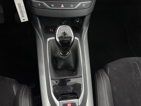 Peugeot 308 SW 1.5 BlueHDi Blue Lease Premium (INCL.BTW) *PANO | LEATHER-MICROFIBRE | FULL-LED | DENON-AUDIO | BLIND-SPOT | SPORT-SEATS | NAVI-FULLMAP | KEYLESS | DAB | LANE-ASSIST | CAMERA | ECC | CARPLAY | PDC | 17''ALU*
