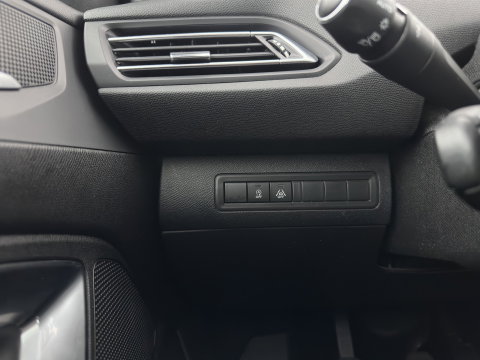 Peugeot 308 SW 1.5 BlueHDi Blue Lease Premium (INCL.BTW) *PANO | LEATHER-MICROFIBRE | FULL-LED | DENON-AUDIO | BLIND-SPOT | SPORT-SEATS | NAVI-FULLMAP | KEYLESS | DAB | LANE-ASSIST | CAMERA | ECC | CARPLAY | PDC | 17''ALU*