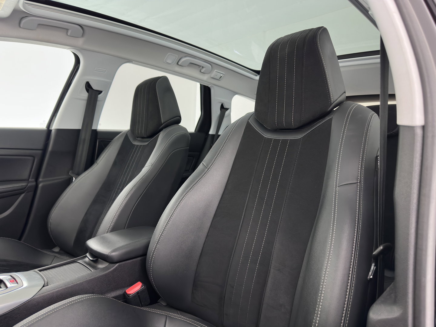 Peugeot 308 SW 1.5 BlueHDi Blue Lease Premium (INCL.BTW) *PANO | LEATHER-MICROFIBRE | FULL-LED | DENON-AUDIO | BLIND-SPOT | SPORT-SEATS | NAVI-FULLMAP | KEYLESS | DAB | LANE-ASSIST | CAMERA | ECC | CARPLAY | PDC | 17''ALU*