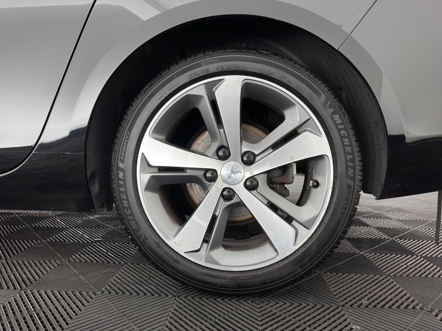 Peugeot 308 SW 1.5 BlueHDi Blue Lease Premium (INCL.BTW) *PANO | LEATHER-MICROFIBRE | FULL-LED | DENON-AUDIO | BLIND-SPOT | SPORT-SEATS | NAVI-FULLMAP | KEYLESS | DAB | LANE-ASSIST | CAMERA | ECC | CARPLAY | PDC | 17''ALU*