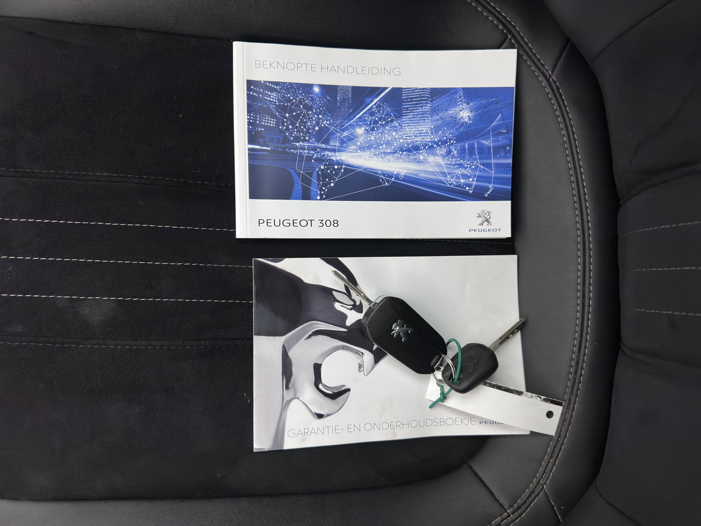 Peugeot 308 SW 1.5 BlueHDi Blue Lease Premium (INCL.BTW) *PANO | LEATHER-MICROFIBRE | FULL-LED | DENON-AUDIO | BLIND-SPOT | SPORT-SEATS | NAVI-FULLMAP | KEYLESS | DAB | LANE-ASSIST | CAMERA | ECC | CARPLAY | PDC | 17''ALU*