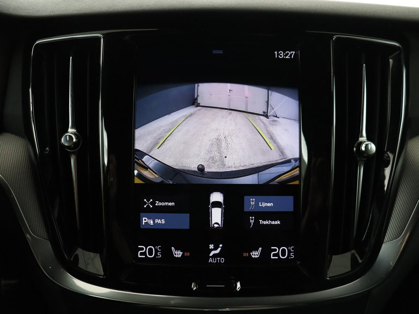 Volvo V60 2.0 B4 R-Design | Leder | Trekhaak | Black Pack | Pilot assist | Memory | Camera | Stoelverwarming | Full LED |