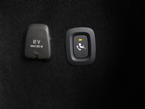 Volvo V60 2.0 B4 R-Design | Leder | Trekhaak | Black Pack | Pilot assist | Memory | Camera | Stoelverwarming | Full LED |