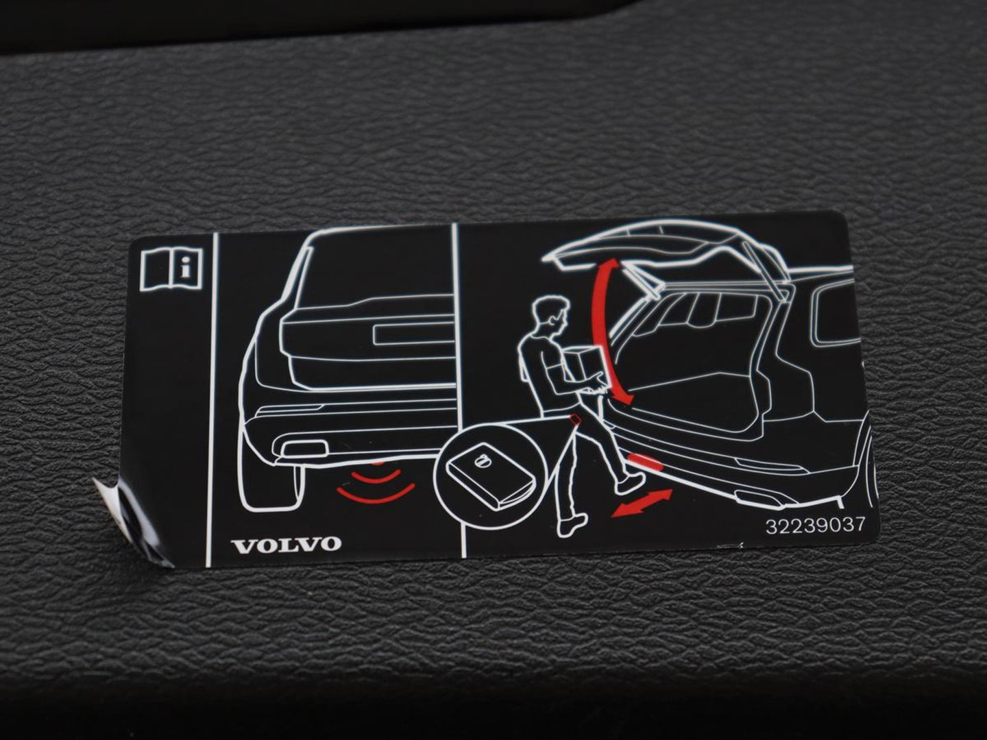 Volvo V60 2.0 B4 R-Design | Leder | Trekhaak | Black Pack | Pilot assist | Memory | Camera | Stoelverwarming | Full LED |