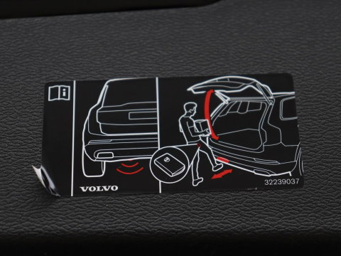 Volvo V60 2.0 B4 R-Design | Leder | Trekhaak | Black Pack | Pilot assist | Memory | Camera | Stoelverwarming | Full LED |