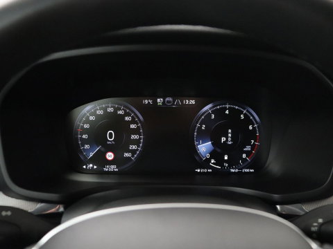 Volvo V60 2.0 B4 R-Design | Leder | Trekhaak | Black Pack | Pilot assist | Memory | Camera | Stoelverwarming | Full LED |