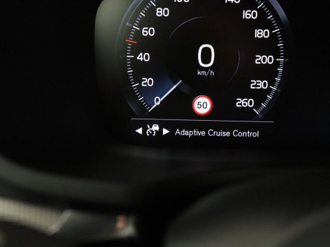 Volvo V60 2.0 B4 R-Design | Leder | Trekhaak | Black Pack | Pilot assist | Memory | Camera | Stoelverwarming | Full LED |