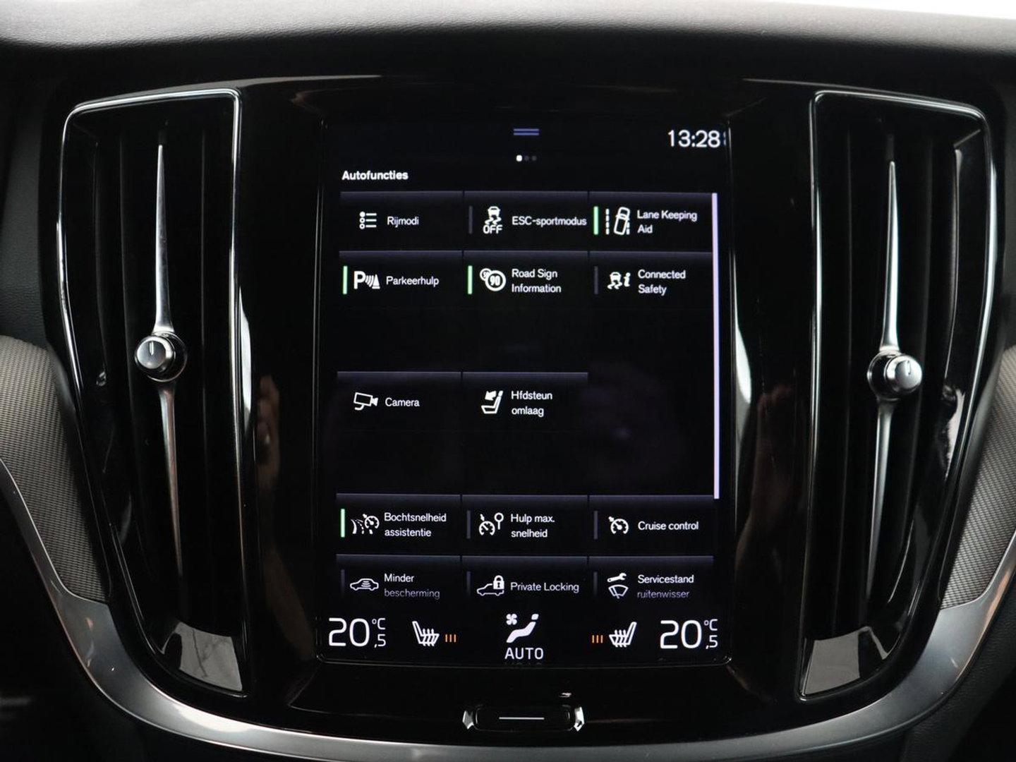 Volvo V60 2.0 B4 R-Design | Leder | Trekhaak | Black Pack | Pilot assist | Memory | Camera | Stoelverwarming | Full LED |