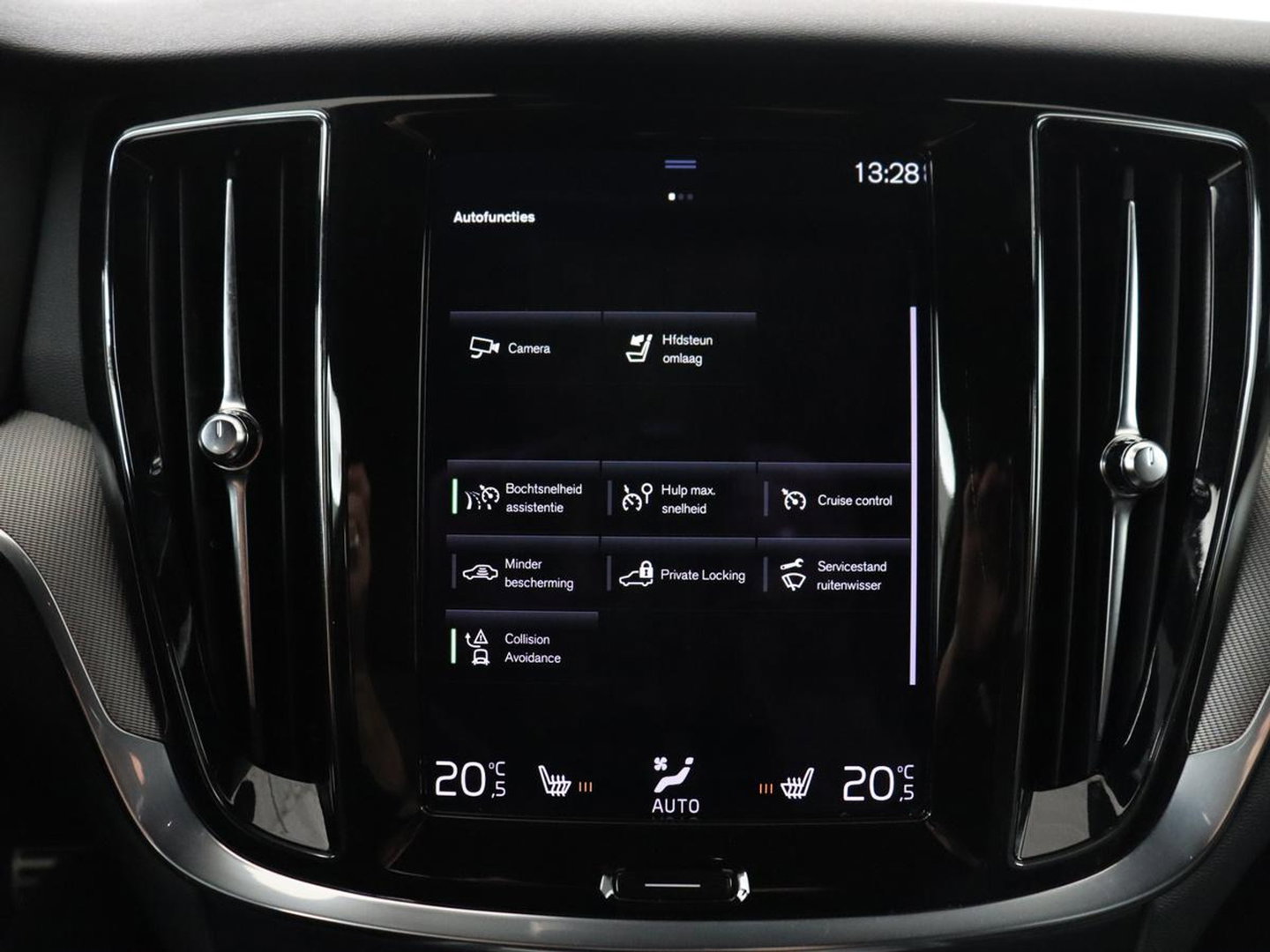 Volvo V60 2.0 B4 R-Design | Leder | Trekhaak | Black Pack | Pilot assist | Memory | Camera | Stoelverwarming | Full LED |
