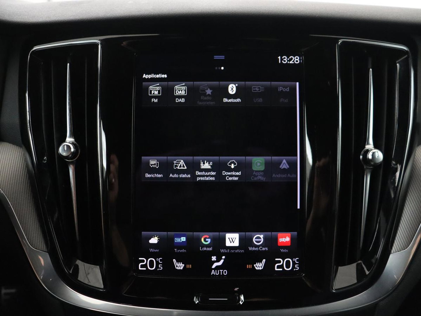 Volvo V60 2.0 B4 R-Design | Leder | Trekhaak | Black Pack | Pilot assist | Memory | Camera | Stoelverwarming | Full LED |