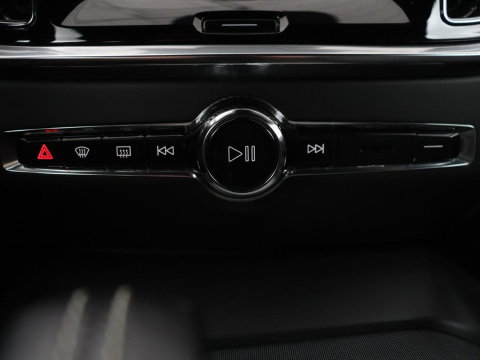 Volvo V60 2.0 B4 R-Design | Leder | Trekhaak | Black Pack | Pilot assist | Memory | Camera | Stoelverwarming | Full LED |