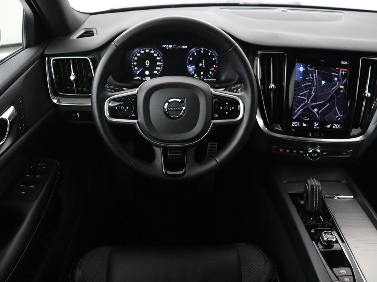 Volvo V60 2.0 B4 R-Design | Leder | Trekhaak | Black Pack | Pilot assist | Memory | Camera | Stoelverwarming | Full LED |