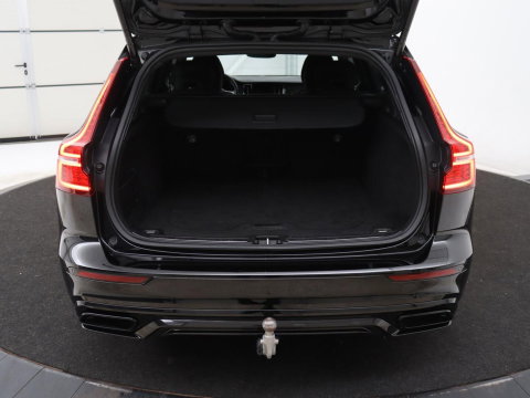 Volvo V60 2.0 B4 R-Design | Leder | Trekhaak | Black Pack | Pilot assist | Memory | Camera | Stoelverwarming | Full LED |