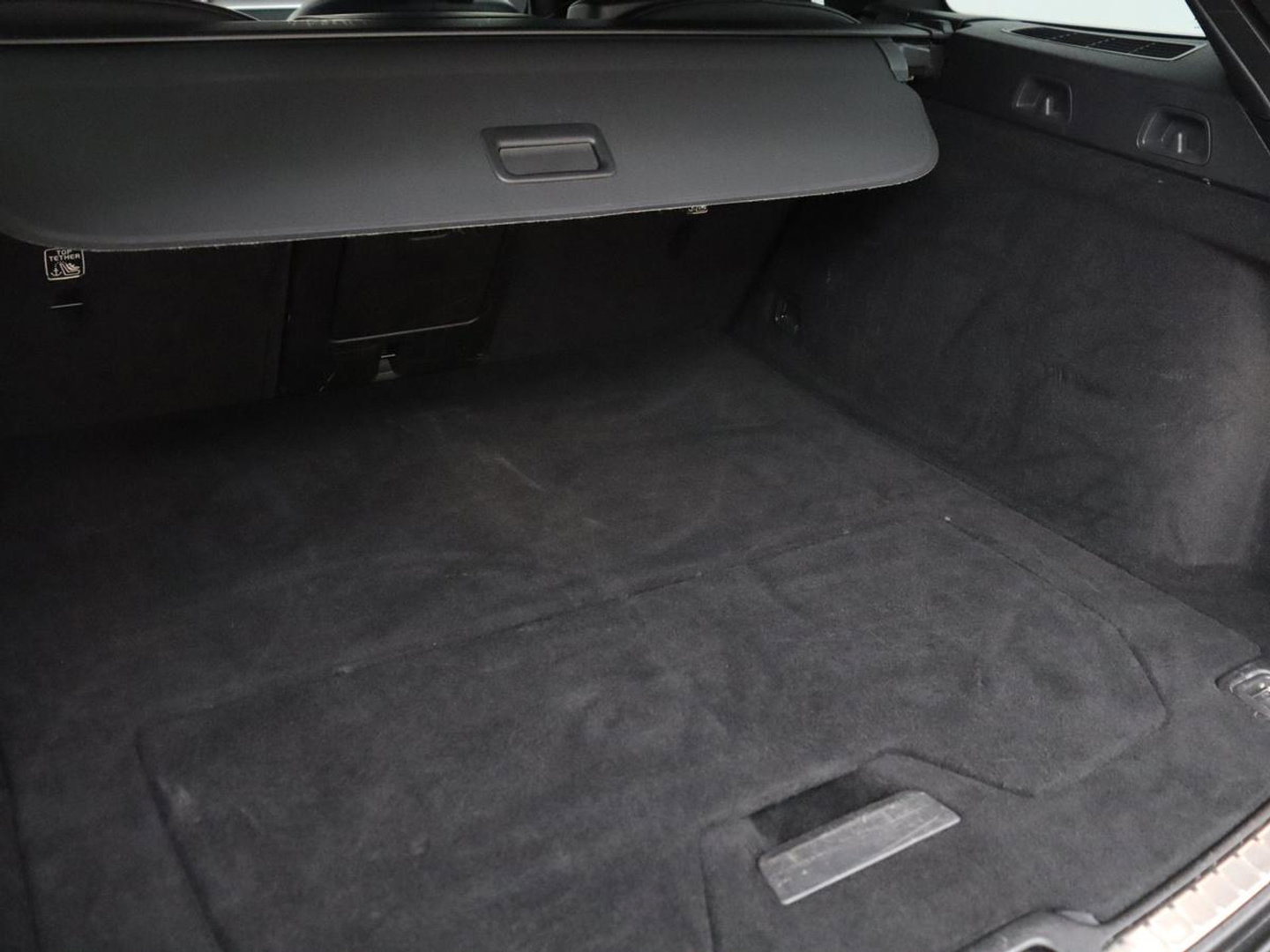 Volvo V60 2.0 B4 R-Design | Leder | Trekhaak | Black Pack | Pilot assist | Memory | Camera | Stoelverwarming | Full LED |