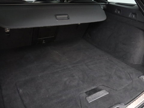 Volvo V60 2.0 B4 R-Design | Leder | Trekhaak | Black Pack | Pilot assist | Memory | Camera | Stoelverwarming | Full LED |