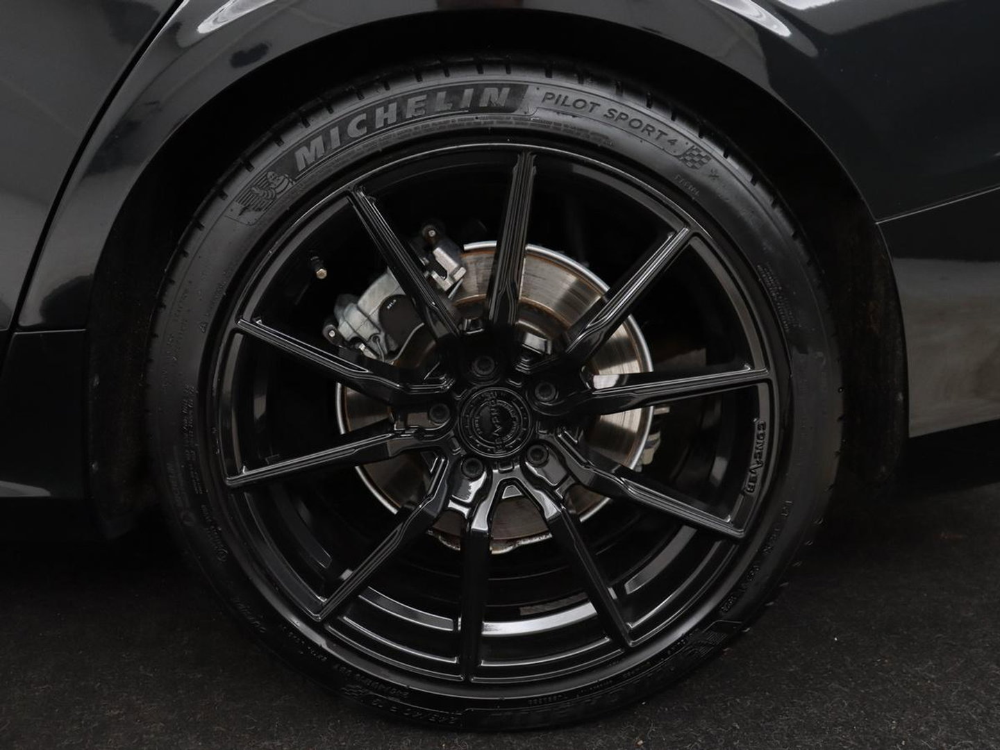 Volvo V60 2.0 B4 R-Design | Leder | Trekhaak | Black Pack | Pilot assist | Memory | Camera | Stoelverwarming | Full LED |
