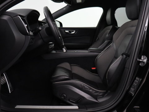 Volvo V60 2.0 B4 R-Design | Leder | Trekhaak | Black Pack | Pilot assist | Memory | Camera | Stoelverwarming | Full LED |