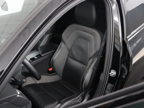 Volvo V60 2.0 B4 R-Design | Leder | Trekhaak | Black Pack | Pilot assist | Memory | Camera | Stoelverwarming | Full LED |