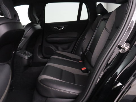 Volvo V60 2.0 B4 R-Design | Leder | Trekhaak | Black Pack | Pilot assist | Memory | Camera | Stoelverwarming | Full LED |