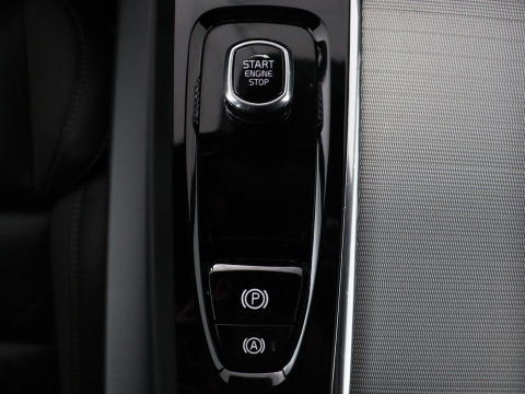 Volvo V60 2.0 B4 R-Design | Leder | Trekhaak | Black Pack | Pilot assist | Memory | Camera | Stoelverwarming | Full LED |