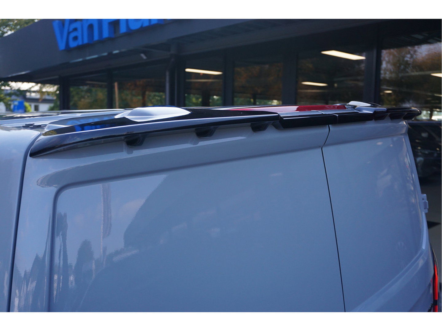 Ford Transit Custom 340L 218PK 71KWH AWD Elektrisch JWR Edition AUT BPM VRIJ!! Apple CP, 17" LM, LED, Trekhaak, 2x Schuifdeur!! NR. ECJWR3