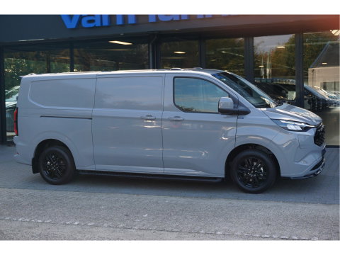 Ford Transit Custom 340L 218PK 71KWH AWD Elektrisch JWR Edition AUT BPM VRIJ!! Apple CP, 17" LM, LED, Trekhaak, 2x Schuifdeur!! NR. ECJWR3