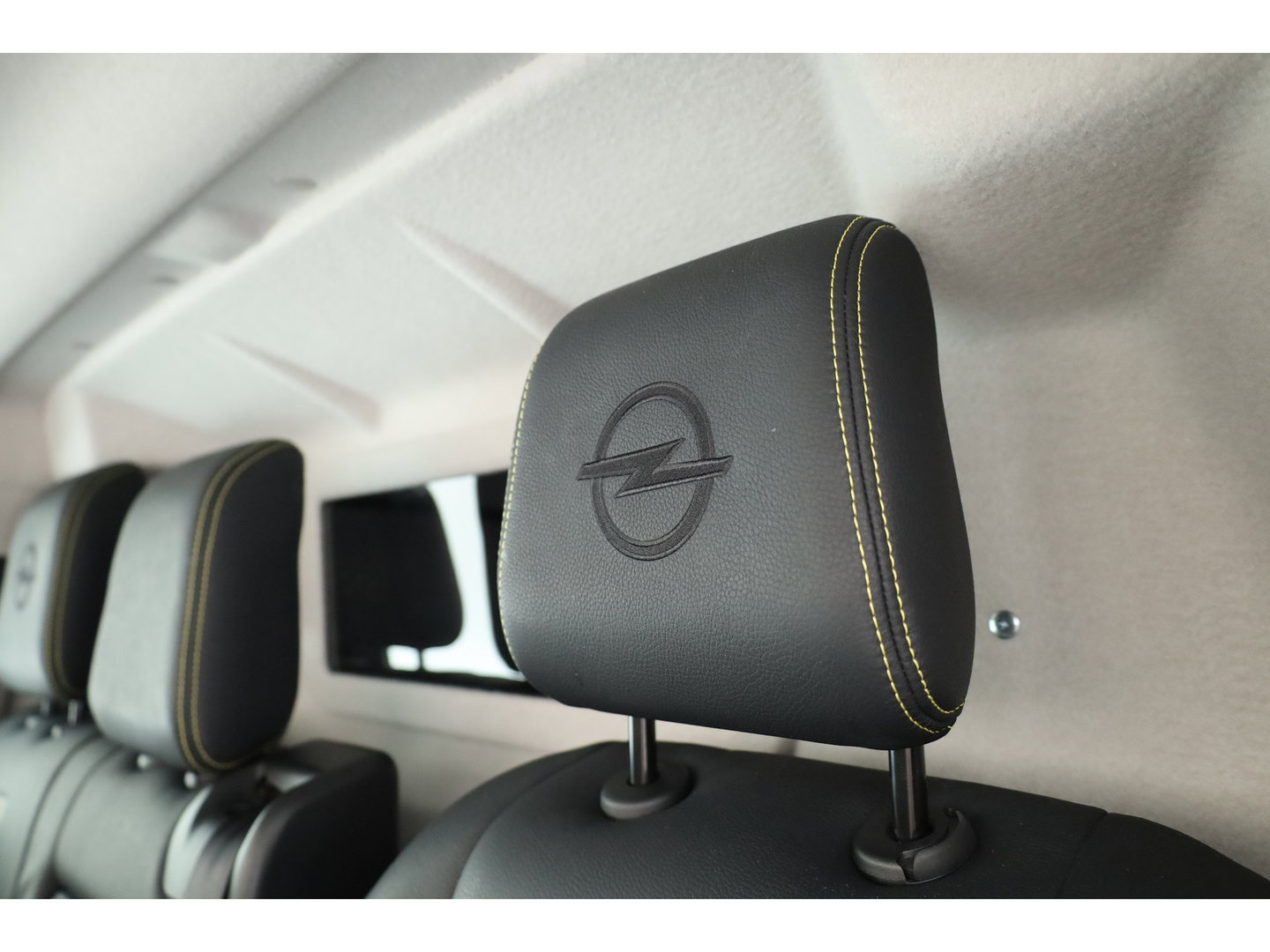 Opel Vivaro 2.0 CDTi-177pk | Automaat | Irmscher Sport | L3H1 | Lederen bekleding | Camera | Lm velgen