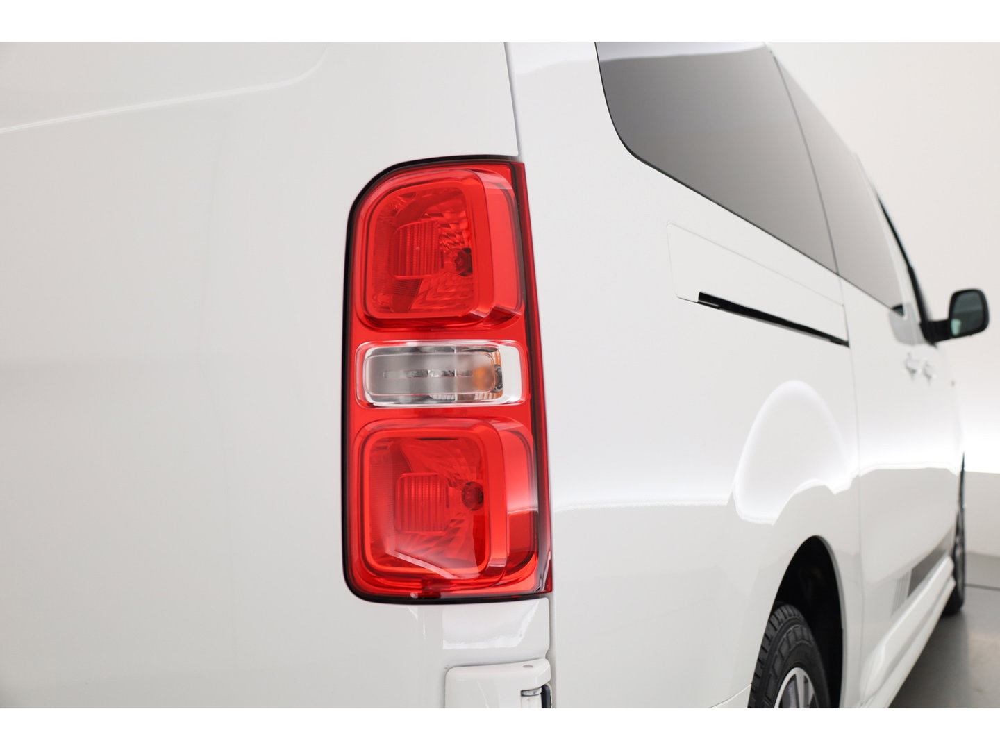 Opel Vivaro 2.0 CDTi-177pk | Automaat | Irmscher Sport | L3H1 | Lederen bekleding | Camera | Lm velgen
