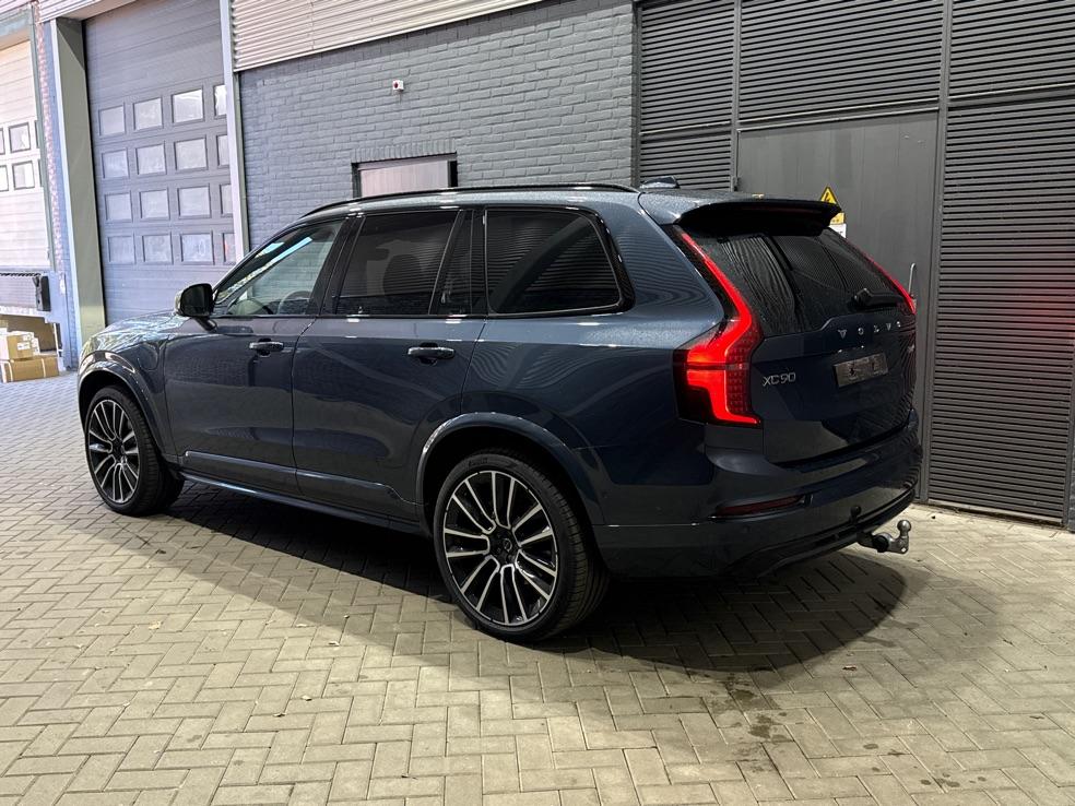 Volvo XC90 T8 Ultra Dark | 22 Inch | B&W | Luchtvering | Panoramadak | 360° Camera | Trekhaak | Head-Up | Massage