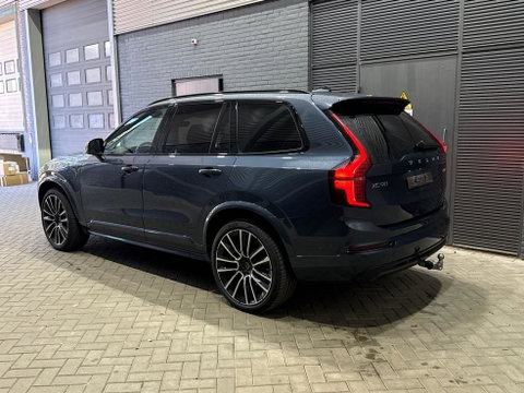 Volvo XC90 T8 Ultra Dark | 22 Inch | B&W | Luchtvering | Panoramadak | 360° Camera | Trekhaak | Head-Up | Massage