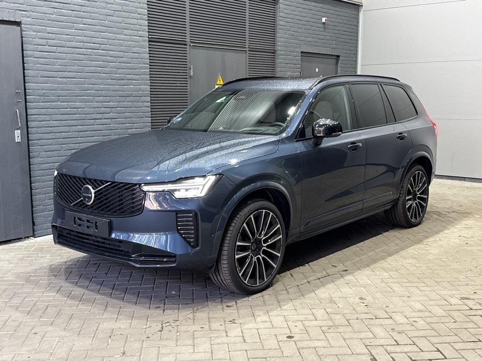 Volvo XC90 T8 Ultra Dark | 22 Inch | B&W | Luchtvering | Panoramadak | 360° Camera | Trekhaak | Head-Up | Massage