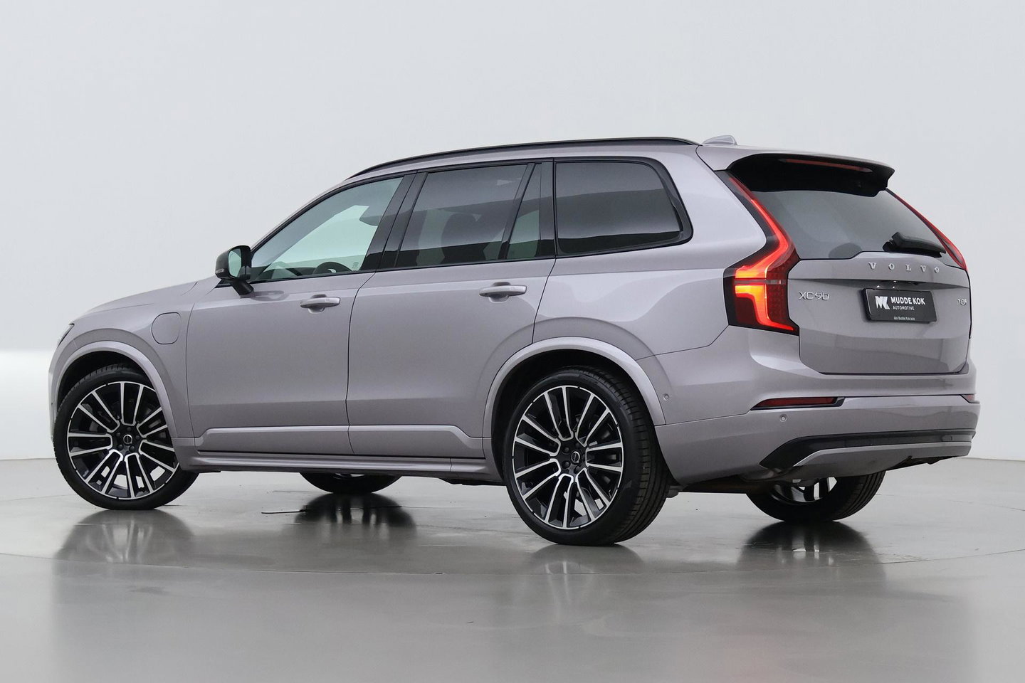 Volvo XC90 T8 Ultra Dark | Luchtvering | Bowers&Wilkins | 22 Inch | Panoramadak | Trekhaak | 360° Camera | Head-Up