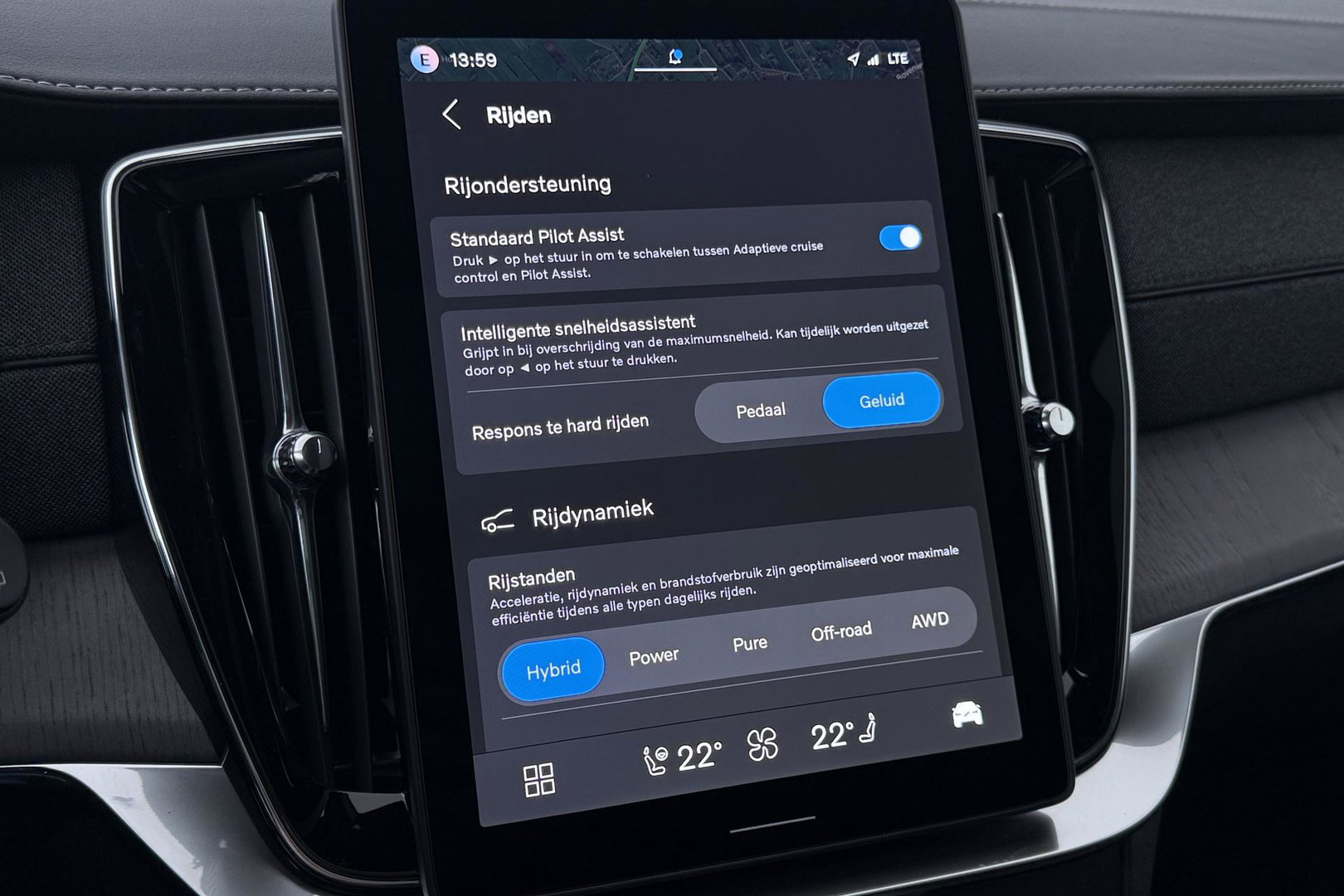 Volvo XC90 T8 Ultra Dark | Luchtvering | Bowers&Wilkins | 22 Inch | Panoramadak | Trekhaak | 360° Camera | Head-Up