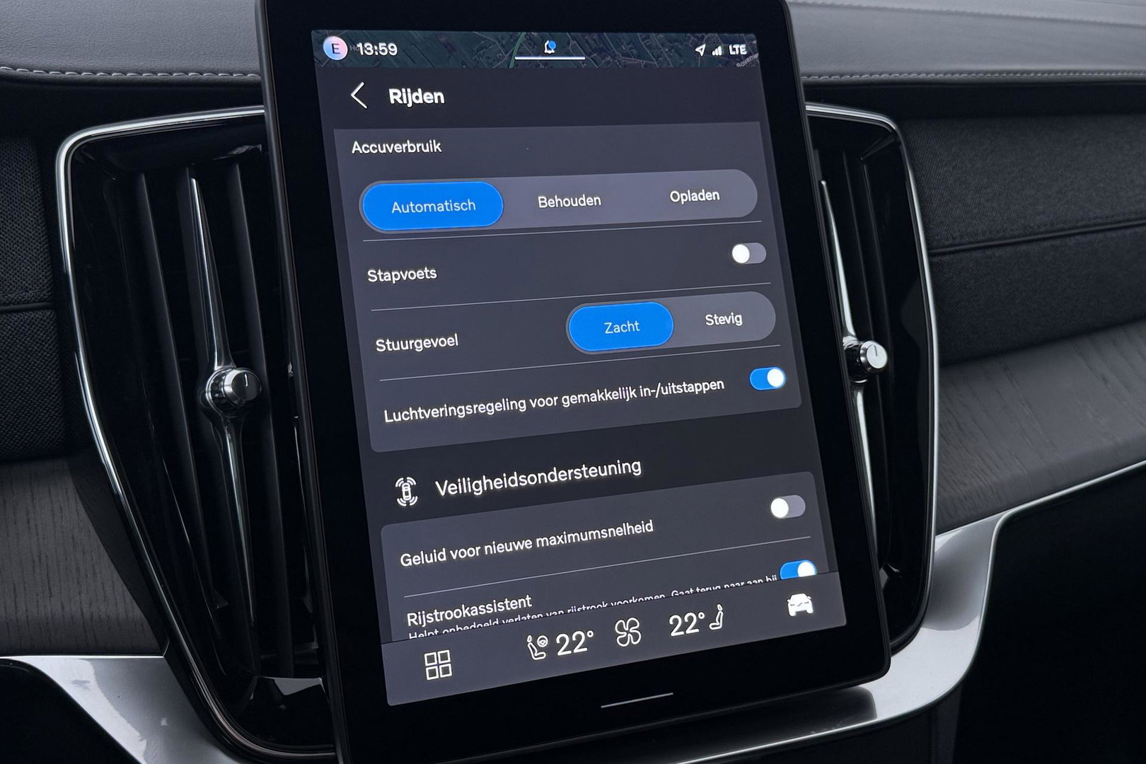 Volvo XC90 T8 Ultra Dark | Luchtvering | Bowers&Wilkins | 22 Inch | Panoramadak | Trekhaak | 360° Camera | Head-Up