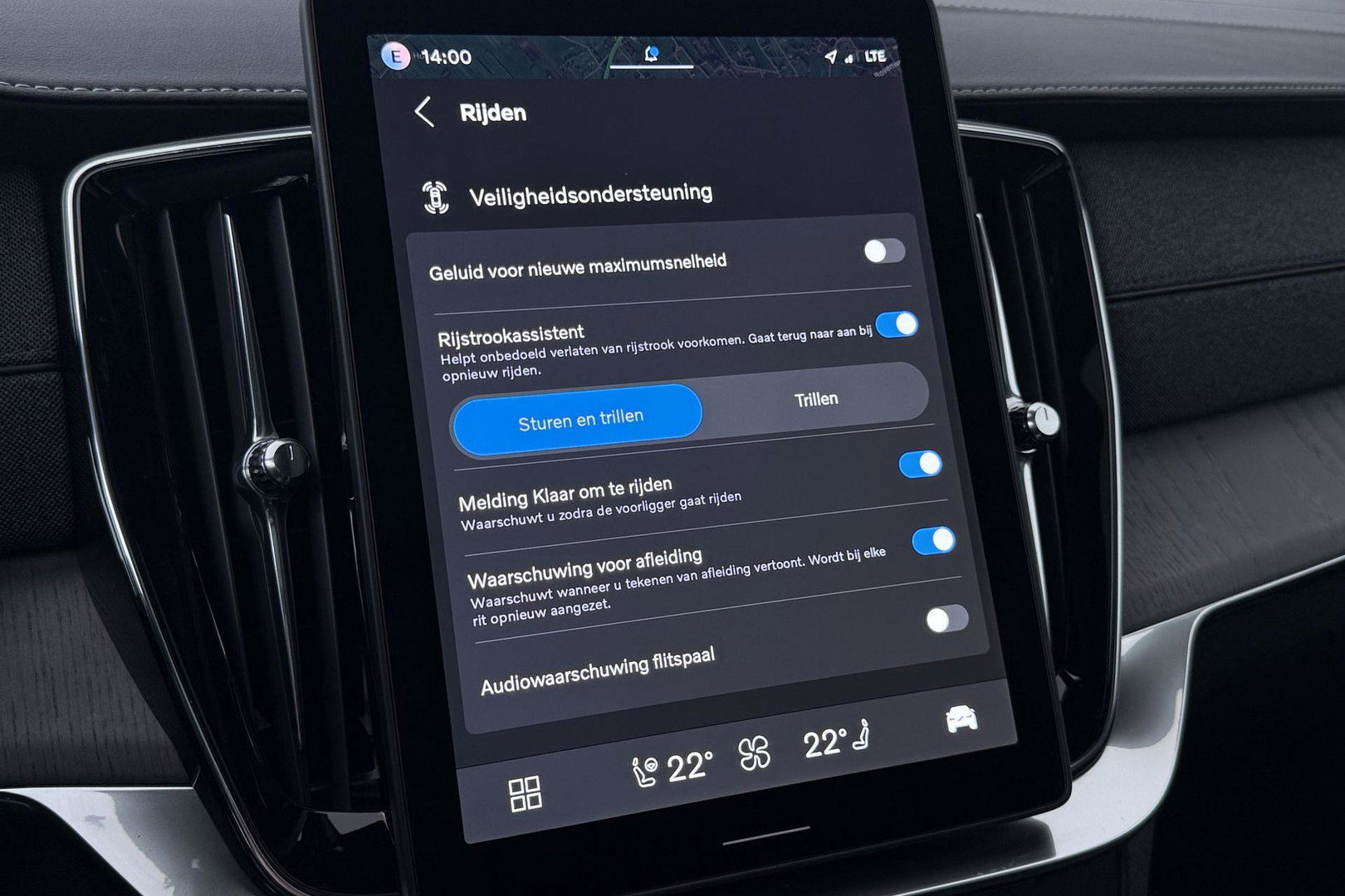 Volvo XC90 T8 Ultra Dark | Luchtvering | Bowers&Wilkins | 22 Inch | Panoramadak | Trekhaak | 360° Camera | Head-Up