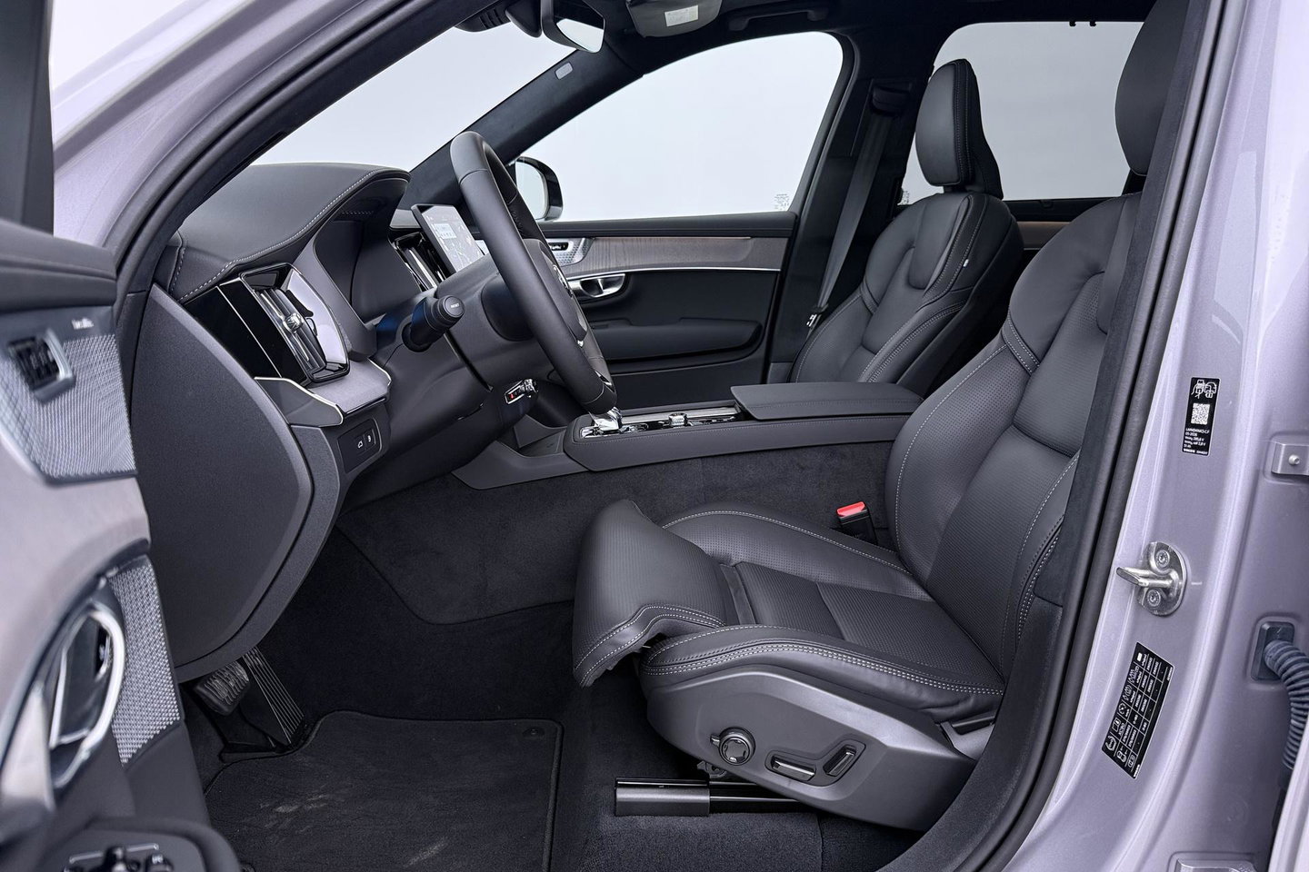 Volvo XC90 T8 Ultra Dark | Luchtvering | Bowers&Wilkins | 22 Inch | Panoramadak | Trekhaak | 360° Camera | Head-Up