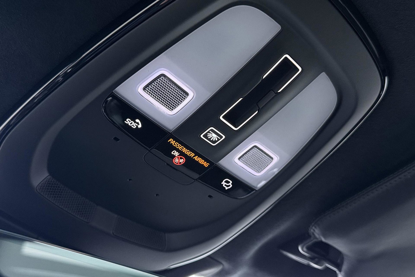 Volvo XC90 T8 Ultra Dark | Luchtvering | Bowers&Wilkins | 22 Inch | Panoramadak | Trekhaak | 360° Camera | Head-Up