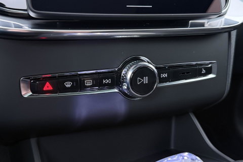 Volvo XC90 T8 Ultra Dark | Luchtvering | Bowers&Wilkins | 22 Inch | Panoramadak | Trekhaak | 360° Camera | Head-Up