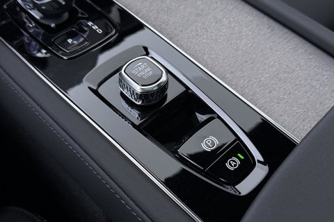 Volvo XC90 T8 Ultra Dark | Luchtvering | Bowers&Wilkins | 22 Inch | Panoramadak | Trekhaak | 360° Camera | Head-Up