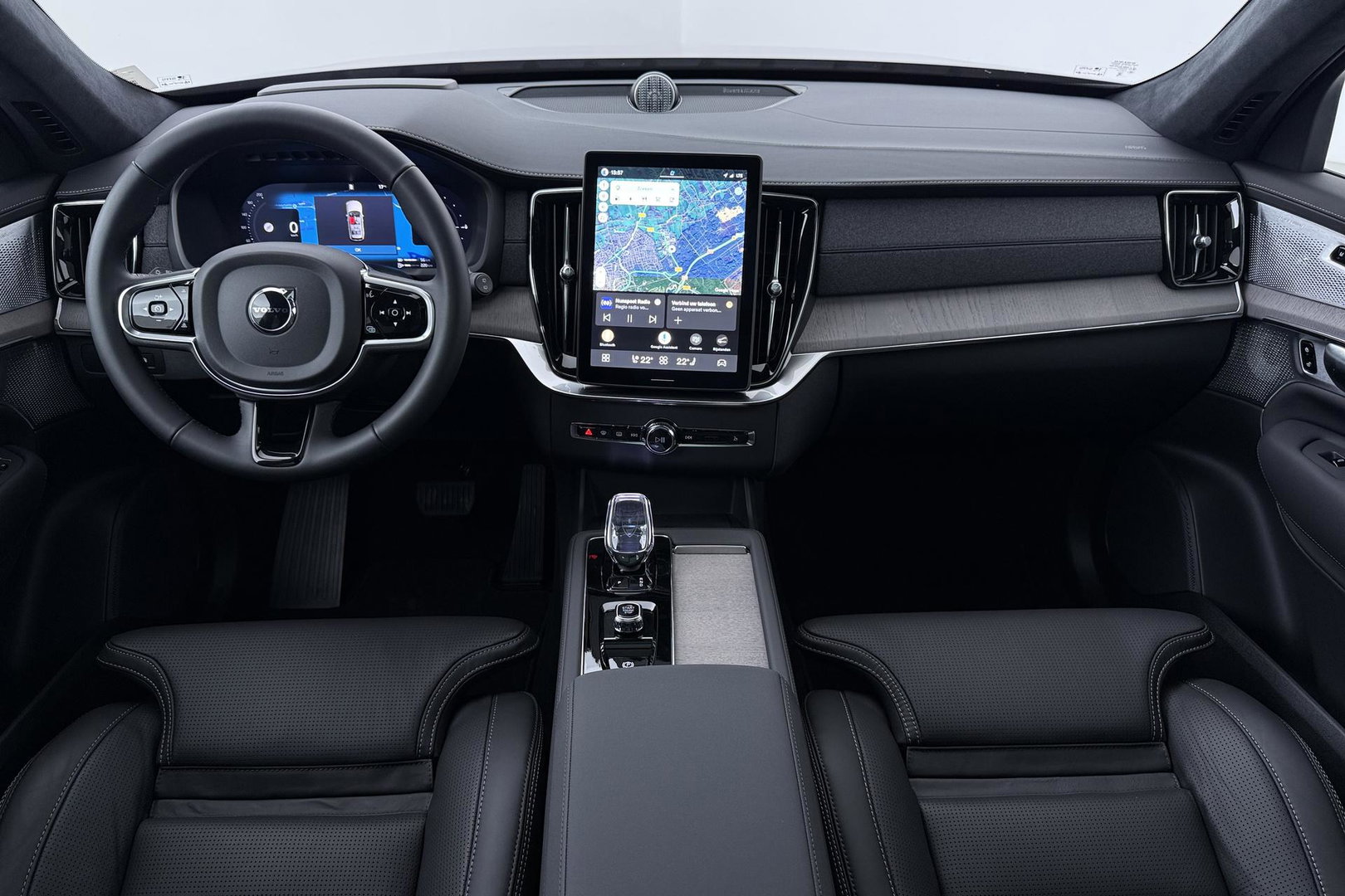Volvo XC90 T8 Ultra Dark | Luchtvering | Bowers&Wilkins | 22 Inch | Panoramadak | Trekhaak | 360° Camera | Head-Up