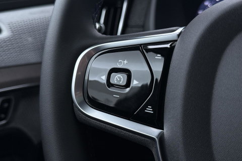 Volvo XC90 T8 Ultra Dark | Luchtvering | Bowers&Wilkins | 22 Inch | Panoramadak | Trekhaak | 360° Camera | Head-Up