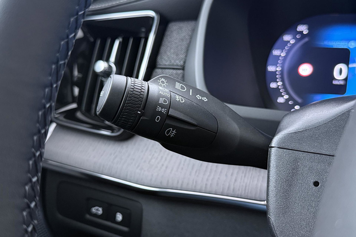 Volvo XC90 T8 Ultra Dark | Luchtvering | Bowers&Wilkins | 22 Inch | Panoramadak | Trekhaak | 360° Camera | Head-Up