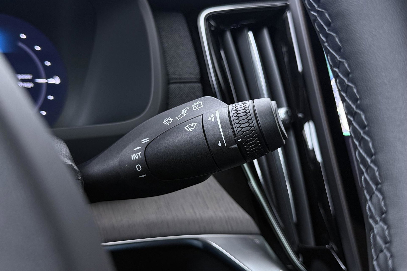 Volvo XC90 T8 Ultra Dark | Luchtvering | Bowers&Wilkins | 22 Inch | Panoramadak | Trekhaak | 360° Camera | Head-Up