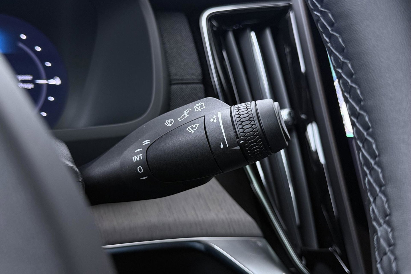 Volvo XC90 T8 Ultra Dark | Luchtvering | Bowers&Wilkins | 22 Inch | Panoramadak | Trekhaak | 360° Camera | Head-Up