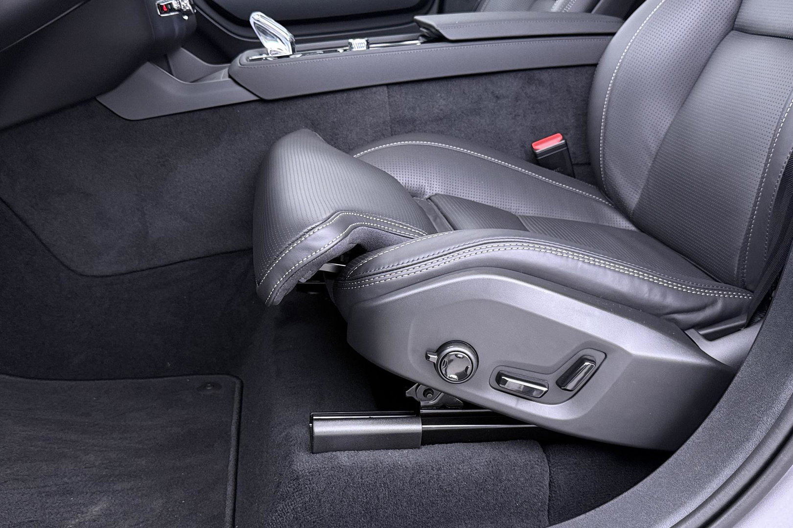 Volvo XC90 T8 Ultra Dark | Luchtvering | Bowers&Wilkins | 22 Inch | Panoramadak | Trekhaak | 360° Camera | Head-Up