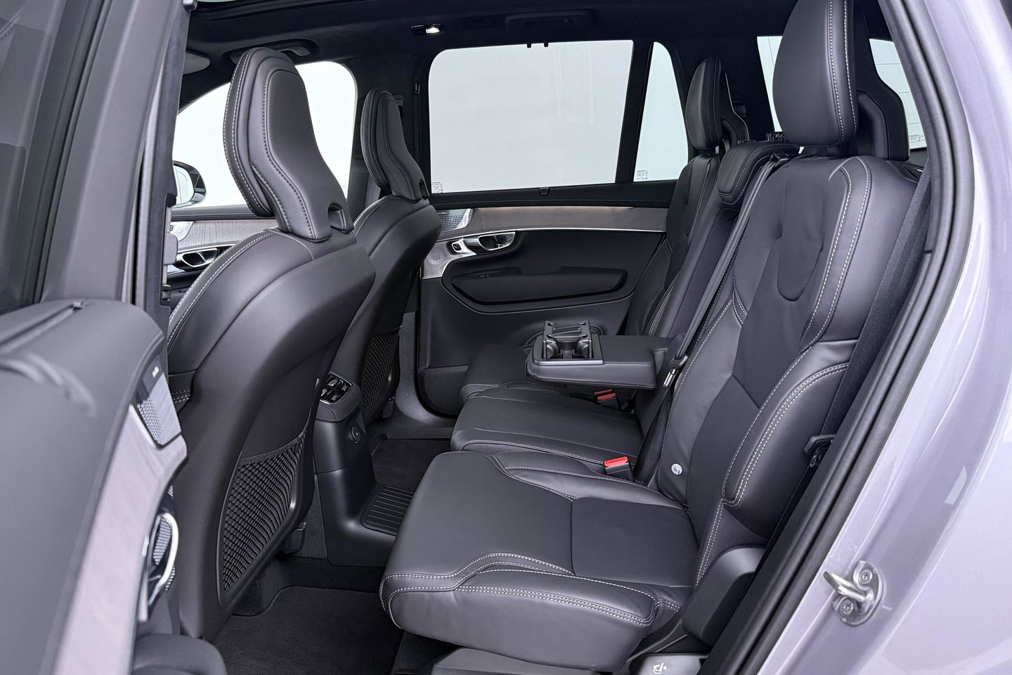 Volvo XC90 T8 Ultra Dark | Luchtvering | Bowers&Wilkins | 22 Inch | Panoramadak | Trekhaak | 360° Camera | Head-Up