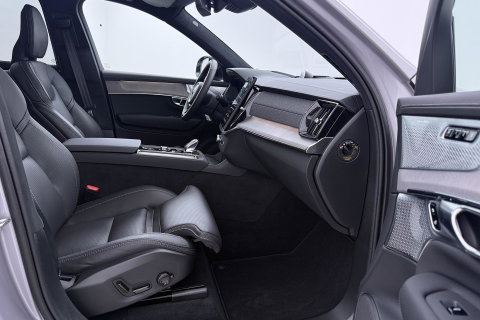 Volvo XC90 T8 Ultra Dark | Luchtvering | Bowers&Wilkins | 22 Inch | Panoramadak | Trekhaak | 360° Camera | Head-Up