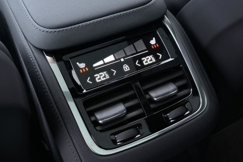 Volvo XC90 T8 Ultra Dark | Luchtvering | Bowers&Wilkins | 22 Inch | Panoramadak | Trekhaak | 360° Camera | Head-Up